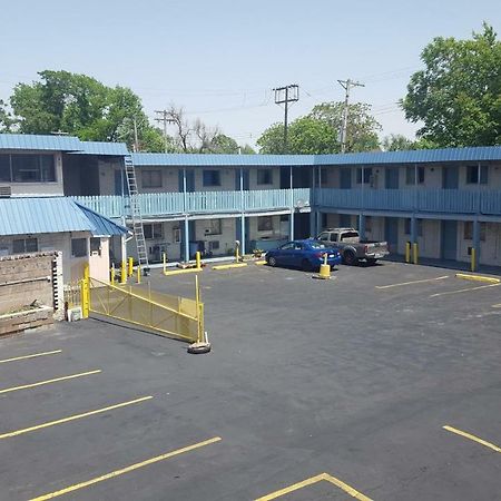 Guest Host Motel Saint Louis Exterior photo